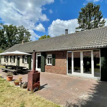 Holiday home Spacious Near Forest In Stramproy De Horst
